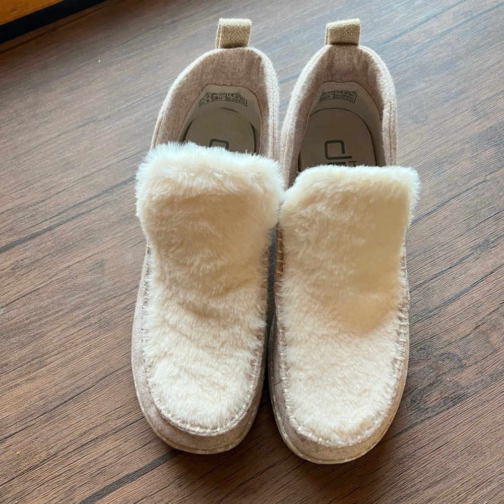 Hey dudes with fur white pink and beige